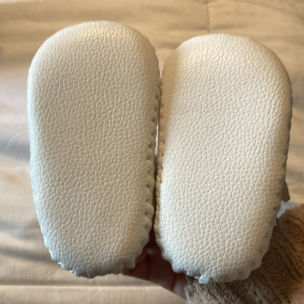 Lucky Brand White Baby Crib shoes - Picture 3 of 3